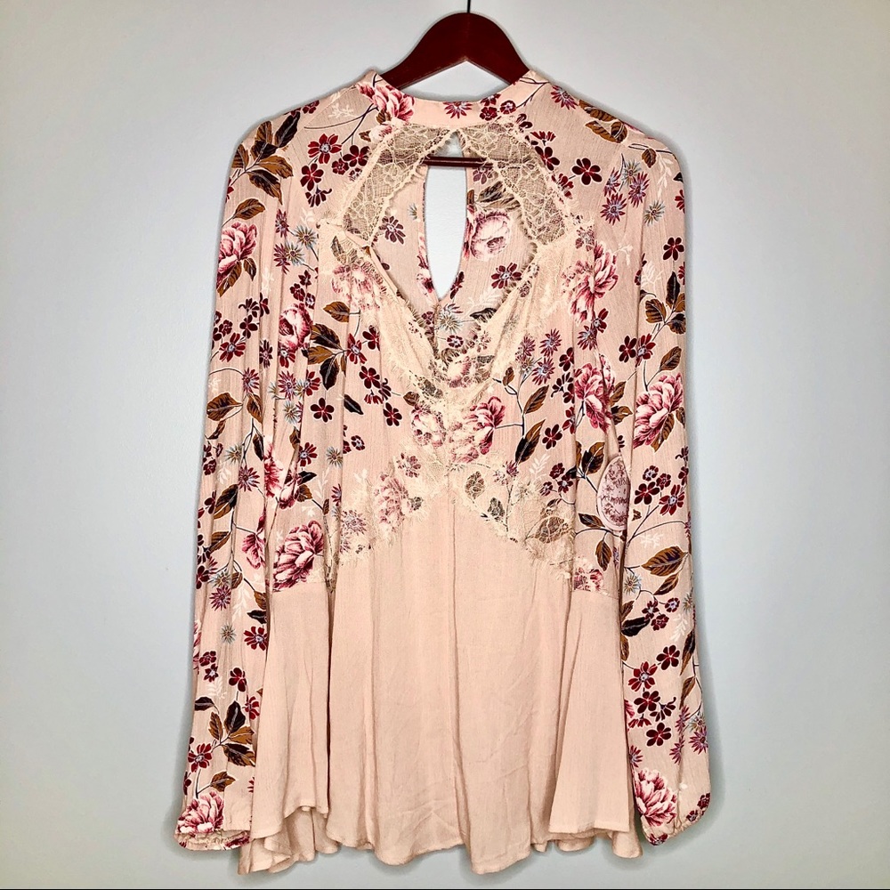 NWT Gypsies & Moondust Floral Top